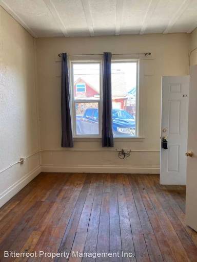 Main picture of 817 Woody St