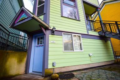 Main picture of 128 SE 22nd Ave