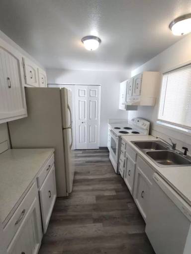 Main picture of 1049 N Alameda Ave