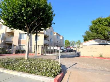 Main picture of 130 S Barranca St