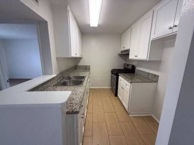 Main picture of 13610 Vanowen St
