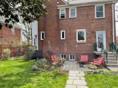 Main picture of 1836 Varnum St NE