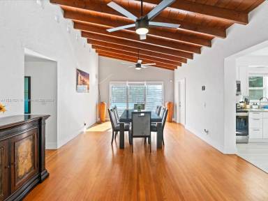 Main picture of 3981 SW 58th St