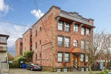 Main picture of 1215 E Spring St