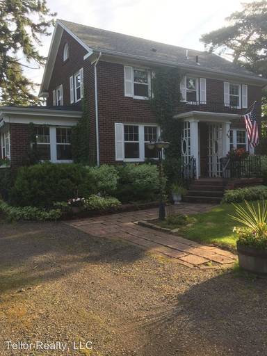 Main picture of 44 Billings Dr