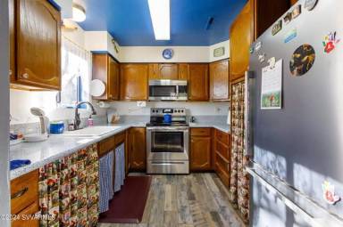 Main picture of 108 W Fir St