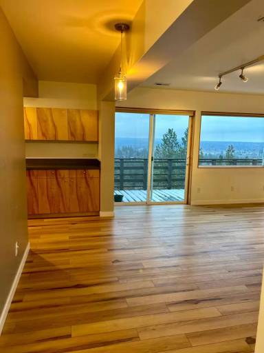 Main picture of 3320 W Grandview Ave