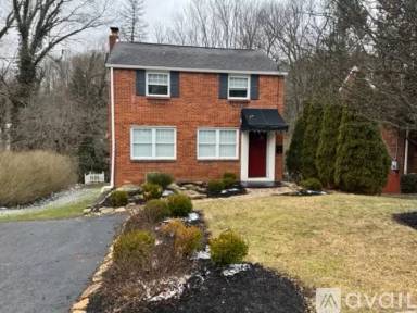 Main picture of 39 Forest Ave