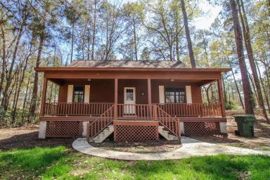 Main picture of 112 Montgomery Dr