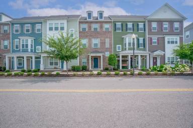 Main picture of 1648 Beckenham Way