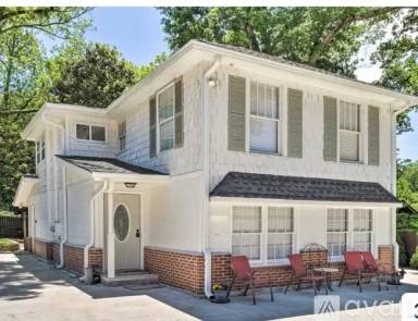 Main picture of 385 Whitlock Ave SW