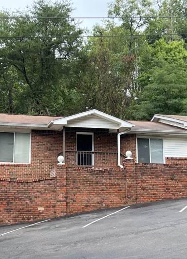 Main picture of 800 Lullwater Rd