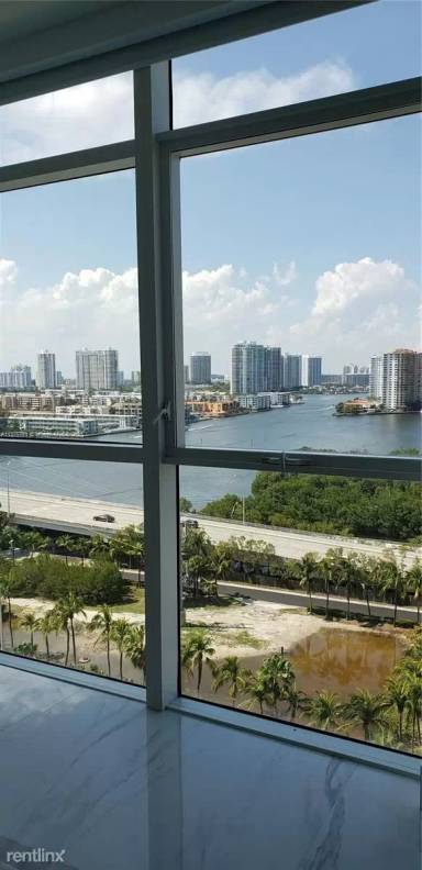 Main picture of Parque Towers Condo