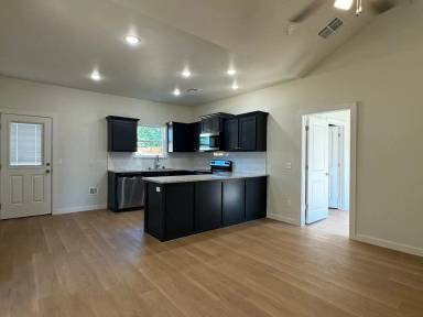 Main picture of 1604 S 6th St