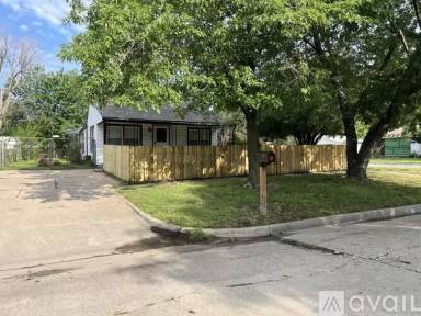 Main picture of 601 S Richmond Ave