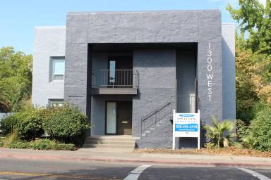 Main picture of 1300 West St