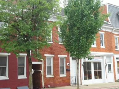 Main picture of 556 S Queen St