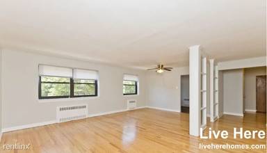 Main picture of 7353 N Sheridan Rd
