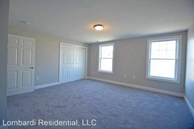 Main picture of 713 Main St