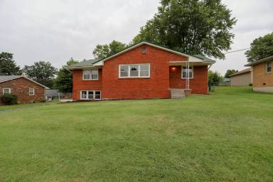 Main picture of 611 Logan Ave
