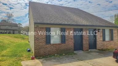 Main picture of 3321 Steeple Cir NE