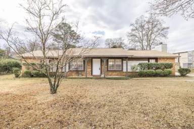 Main picture of 609 Forest Lake Dr