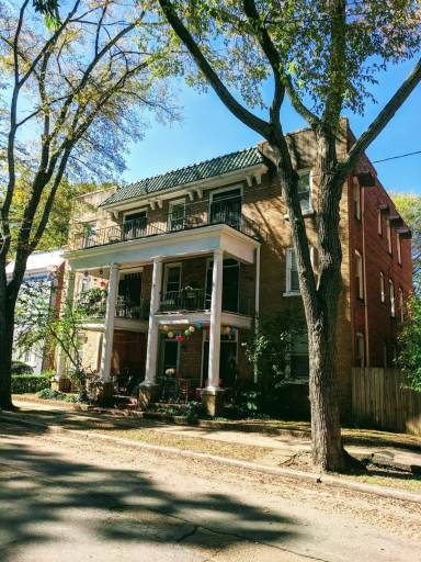 Main picture of 106 N Dooley Ave