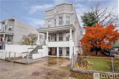 Main picture of 2738 Gifford Ave