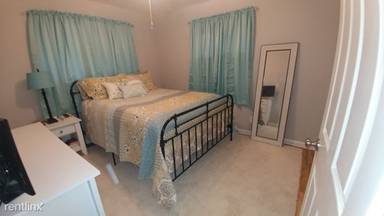 Main picture of 1320 E 5th St