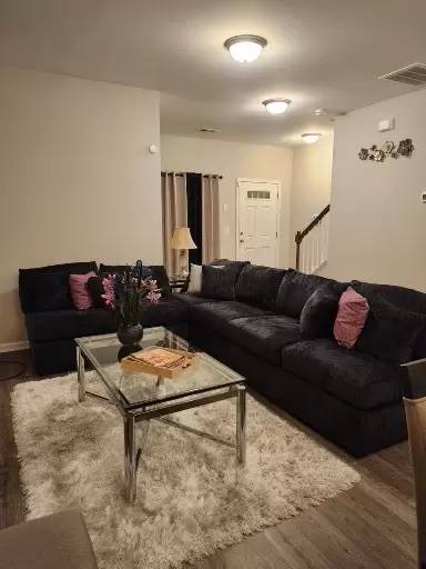 Main picture of 139 Hunters Grove Dr