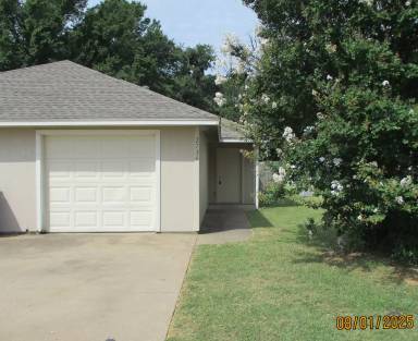 Main picture of 2704 James Rd