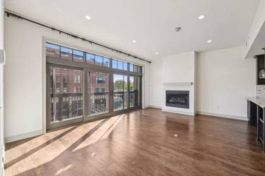 Main picture of 939 N High St