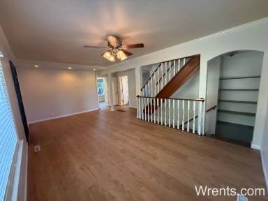Main picture of 3211 W Wellesley Ave