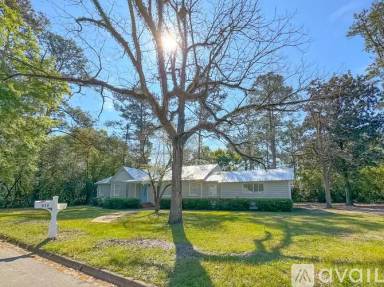 Main picture of 814 Rose Cir