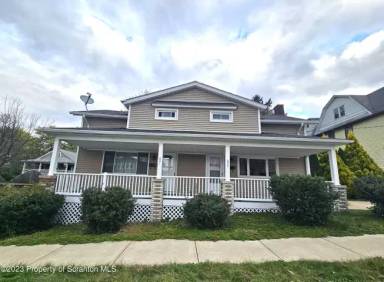 Main picture of 631 Hemlock St