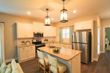 Main picture of 18 Grove Cir