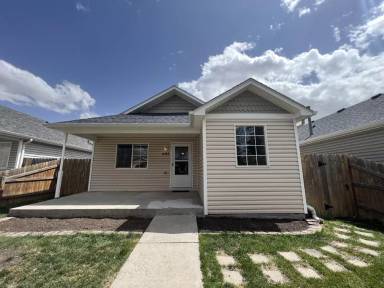Main picture of 407 E 5th St