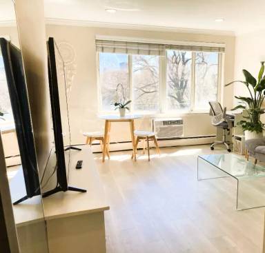 Main picture of 539 W Stratford Pl