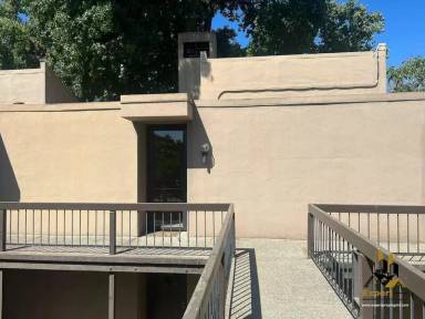 Main picture of 873 Woodside Ln E