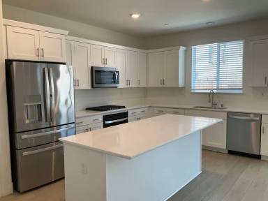 Main picture of 347 Manhattan Dr