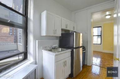 Main picture of 233 E 77th St