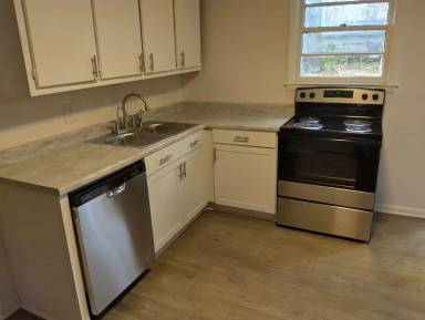 Main picture of 664 Saxon Ave