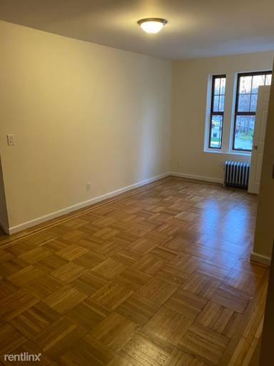 Main picture of 201 W 11th St