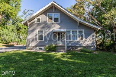 Main picture of 3130 Reynolds St