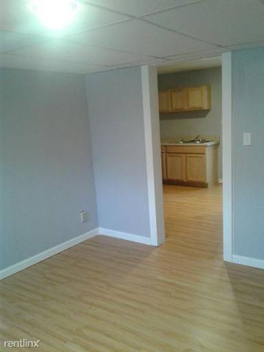 Main picture of 303 S Poplar St