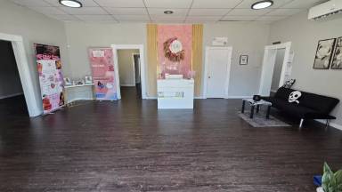 Main picture of 7235 Glenview Dr