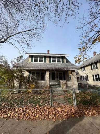 Main picture of 672 Sumner Ave