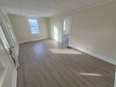 Main picture of 2765 Alexandria Ave