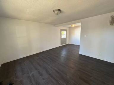 Main picture of 3120 SE Fremont St