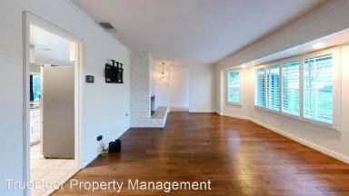 Main picture of 870 W Sunset Dr